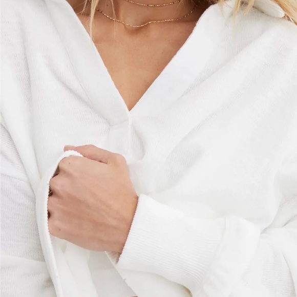 Aerie Collared Oversized Crewneck White V-Neck Sweater - Picture 3 of 10